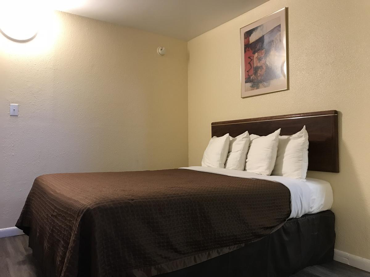Relax Inn Of Medford Extérieur photo