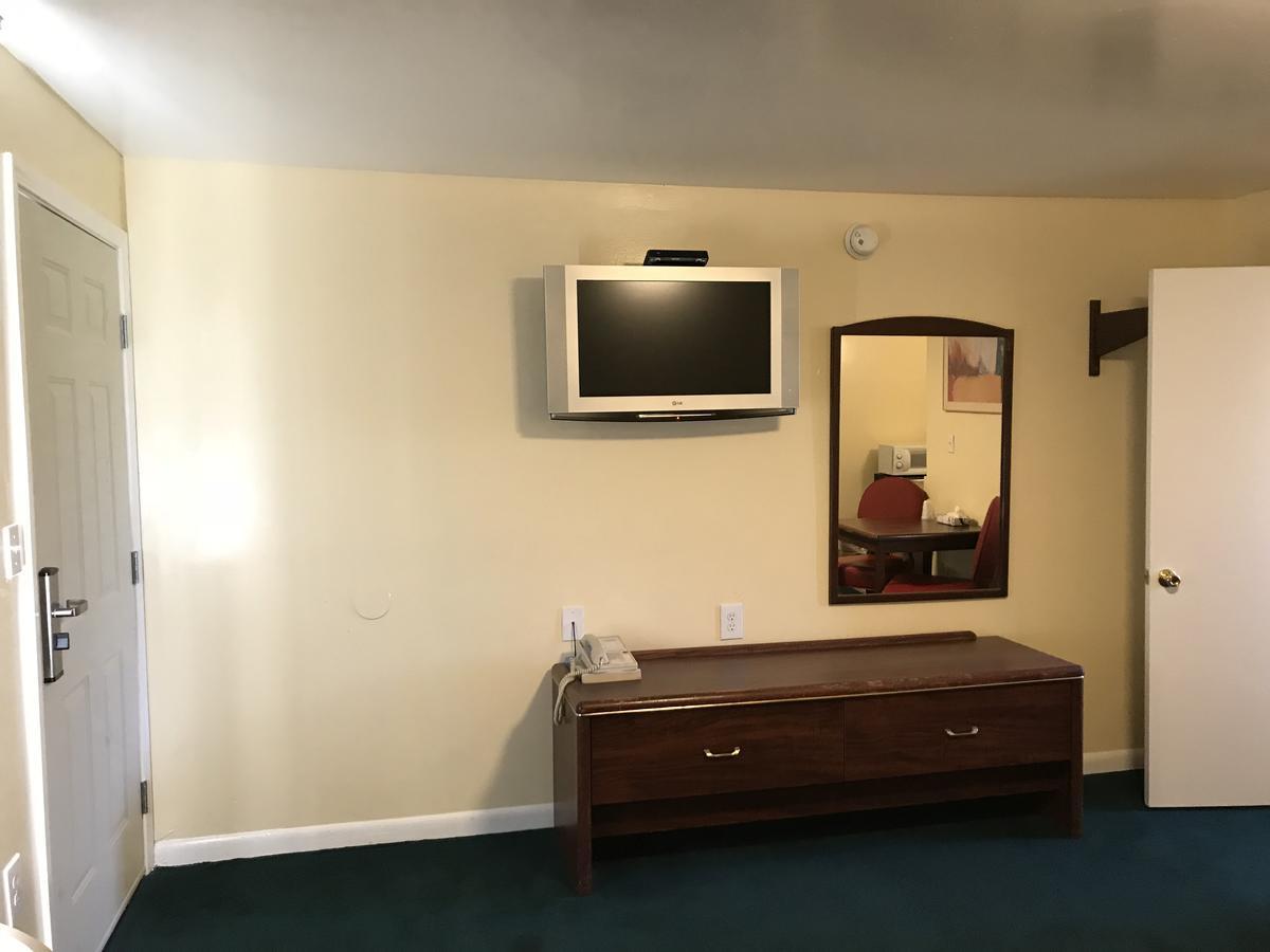 Relax Inn Of Medford Extérieur photo