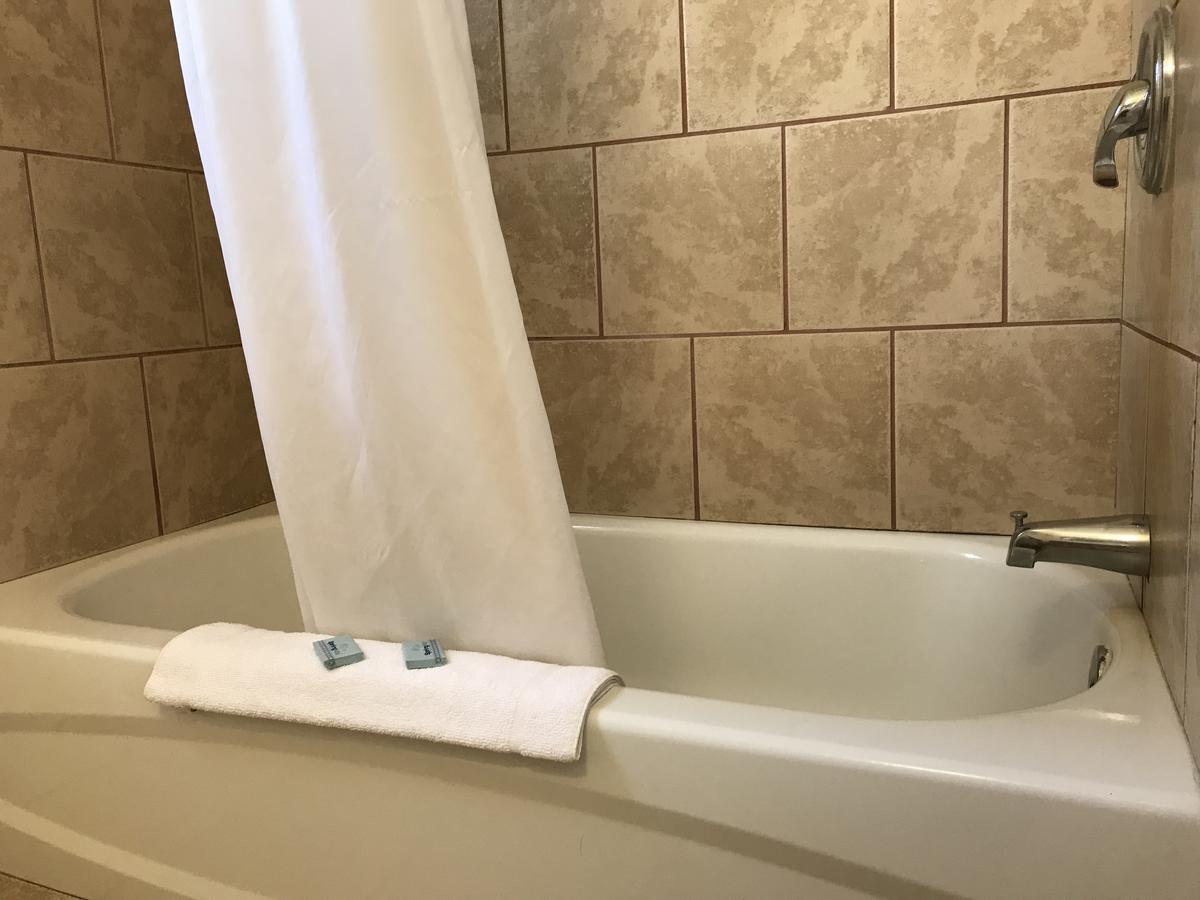 Relax Inn Of Medford Extérieur photo