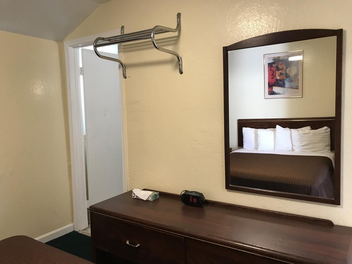 Relax Inn Of Medford Extérieur photo