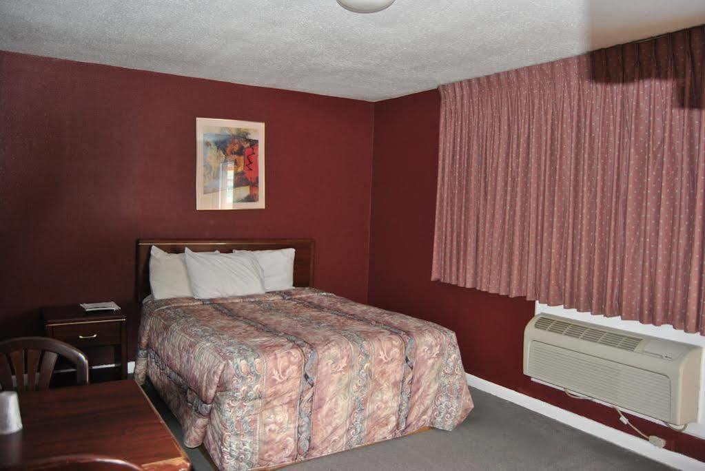 Relax Inn Of Medford Extérieur photo